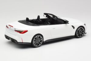 BMW M4 G82 Kabrió Alpine White Minichamps 1:18 155021031 Fém – 2. kép a 6-ből