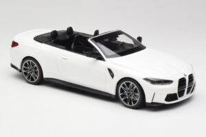 BMW M4 G82 Kabrió Alpine White Minichamps 1:18 155021031 Fém – 4. kép a 6-ből
