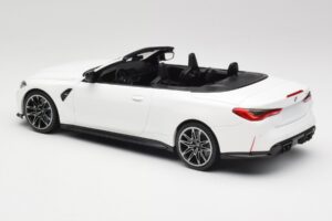 BMW M4 G82 Kabrió Alpine White Minichamps 1:18 155021031 Fém – 5. kép a 6-ből
