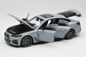 BMW i4 G26 Grey Metallic Minichamps 1:18 110023010 Fém – 2. kép a 8-ből
