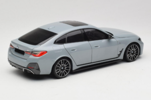 BMW i4 G26 Grey Metallic Minichamps 1:18 110023010 Fém – 3. kép a 8-ből