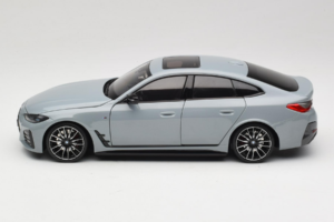 BMW i4 G26 Grey Metallic Minichamps 1:18 110023010 Fém – 4. kép a 8-ből