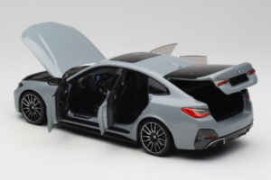 BMW i4 G26 Grey Metallic Minichamps 1:18 110023010 Fém – 5. kép a 8-ből
