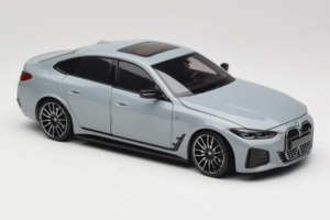 BMW i4 G26 Grey Metallic Minichamps 1:18 110023010 Fém – 6. kép a 8-ből