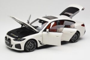 BMW i4 M50 G26 Alpine White Minichamps 1:18 110023011 Fém – 2. kép a 8-ből