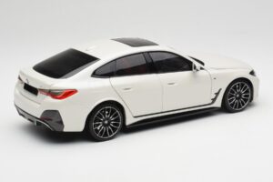 BMW i4 M50 G26 Alpine White Minichamps 1:18 110023011 Fém – 3. kép a 8-ből