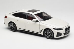 BMW i4 M50 G26 Alpine White Minichamps 1:18 110023011 Fém – 6. kép a 8-ből