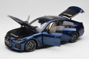 BMW i4 M50 G26 Portimao Blue Minichamps 1:18 110023012 Fém – 2. kép a 8-ből