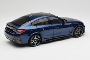 BMW i4 M50 G26 Portimao Blue Minichamps 1:18 110023012 Fém – 3. kép a 8-ből