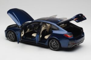 BMW i4 M50 G26 Portimao Blue Minichamps 1:18 110023012 Fém – 5. kép a 8-ből