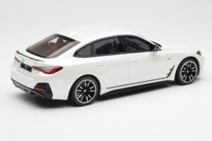 BMW i4 M50 G26 Mineral Fehér Metál Otto 1:18 OT1074 Gyanta – 2. kép a 6-ből
