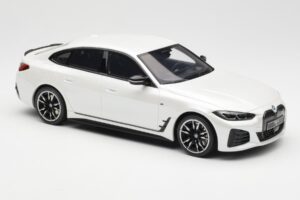 BMW i4 M50 G26 Mineral Fehér Metál Otto 1:18 OT1074 Gyanta – 4. kép a 6-ből