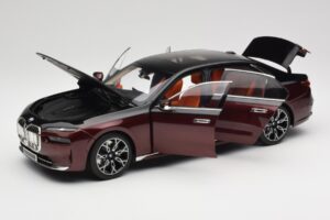 BMW i7 G70 Black & Red Metallic Minichamps 1:18 110023201 Fém – 2. kép a 8-ből