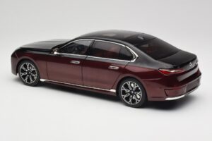 BMW i7 G70 Black & Red Metallic Minichamps 1:18 110023201 Fém – 7. kép a 8-ből