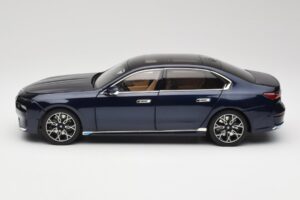 BMW i7 G70 Blue Metallic Minichamps 1:18 110023202 Fém – 4. kép a 8-ből