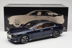 BMW i7 G70 Blue Metallic Minichamps 1:18 110023202 Fém – 8. kép a 8-ből