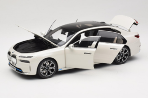BMW i7 G70 White Metallic Minichamps 1:18 110023200 Fém – 2. kép a 8-ből