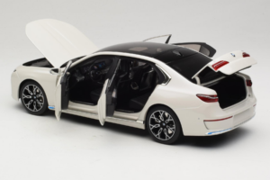 BMW i7 G70 White Metallic Minichamps 1:18 110023200 Fém – 5. kép a 8-ből