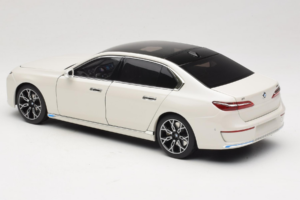 BMW i7 G70 White Metallic Minichamps 1:18 110023200 Fém – 7. kép a 8-ből