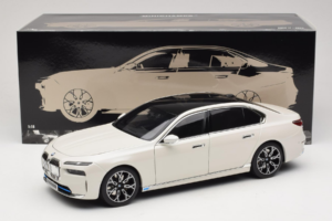 BMW i7 G70 White Metallic Minichamps 1:18 110023200 Fém – 8. kép a 8-ből