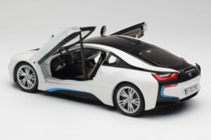 BMW i8 Crystal Fehér Paragon 1:18 80432336841 Fém – 5. kép a 8-ből