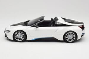 BMW i8 Roadster I15 Fehér Metál Minichamps 1:18 155027031 Fém – 3. kép a 6-ből