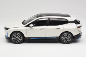 BMW iX Alpine White Minichamps 1:18 110023102 Fém – 4. kép a 8-ből