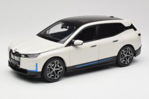 BMW iX Alpine White Minichamps 1:18 110023102 Fém