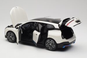 BMW iX Alpine White Minichamps 1:18 110023102 Fém – 5. kép a 8-ből