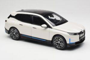 BMW iX Alpine White Minichamps 1:18 110023102 Fém – 6. kép a 8-ből