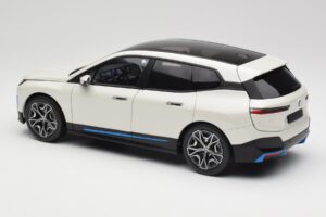 BMW iX Alpine White Minichamps 1:18 110023102 Fém – 7. kép a 8-ből