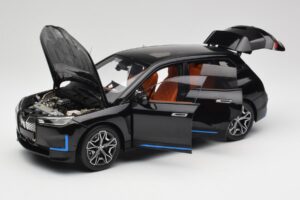 BMW iX Sapphire Black Minichamps 1:18 110023101 Fém – 2. kép a 8-ből