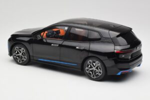 BMW iX Sapphire Black Minichamps 1:18 110023101 Fém – 7. kép a 8-ből