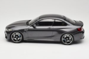 BMW M2 F87 Grey Metallic Minichamps 1:18 155026102 Fém – 3. kép a 6-ből