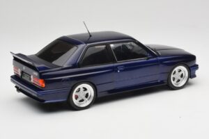 BMW M3 E30 Macau Blue IXO 1:18 18CMC122 Fém – 2. kép a 6-ből