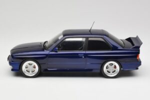 BMW M3 E30 Macau Blue IXO 1:18 18CMC122 Fém – 3. kép a 6-ből