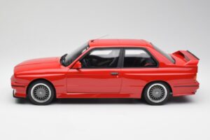 BMW M3 E30 Sport Evolution Piros Otto 1:12 G033 Gyanta – 3. kép a 6-ből