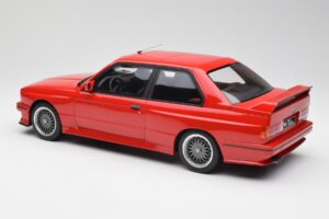 BMW M3 E30 Sport Evolution Piros Otto 1:12 G033 Gyanta – 5. kép a 6-ből