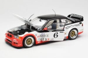 BMW M3 E36 GTR #0 B. Auberlen / M. Simo / P. Cunningham Daytona 24 Hours 1998 UT Models 1:18 39816 Fém – 2. kép a 8-ből