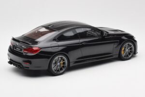 BMW M4 F82 CS Fekete GT Spirit 1:18 GT845 Gyanta – 2. kép a 6-ből