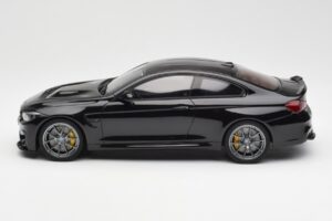 BMW M4 F82 CS Fekete GT Spirit 1:18 GT845 Gyanta – 3. kép a 6-ből
