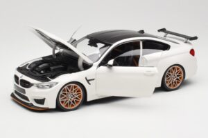 BMW M4 F82 GTS Alpine White Minichamps 1:18 110025221 Fém – 2. kép a 8-ből