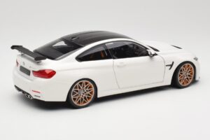 BMW M4 F82 GTS Alpine White Minichamps 1:18 110025221 Fém – 3. kép a 8-ből
