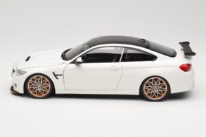 BMW M4 F82 GTS Alpine White Minichamps 1:18 110025221 Fém – 4. kép a 8-ből