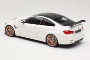 BMW M4 F82 GTS Alpine White Minichamps 1:18 110025221 Fém – 7. kép a 8-ből