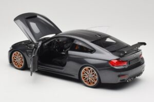 BMW M4 F82 GTS Mineral Grey Metallic Minichamps 1:18 110025222 Fém – 5. kép a 8-ből