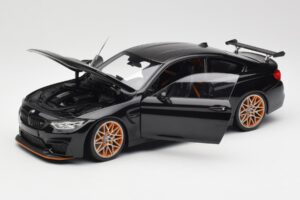 BMW M4 F82 GTS Sapphire Black Metallic Minichamps 1:18 110025220 Fém – 2. kép a 8-ből