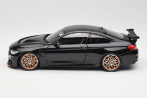 BMW M4 F82 GTS Sapphire Black Metallic Minichamps 1:18 110025220 Fém – 4. kép a 8-ből