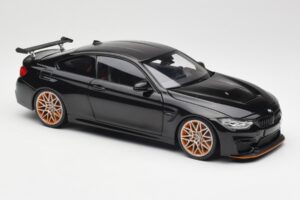 BMW M4 F82 GTS Sapphire Black Metallic Minichamps 1:18 110025220 Fém – 6. kép a 8-ből