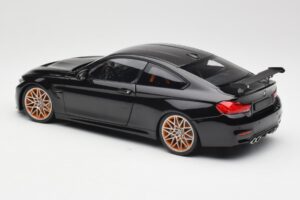 BMW M4 F82 GTS Sapphire Black Metallic Minichamps 1:18 110025220 Fém – 7. kép a 8-ből